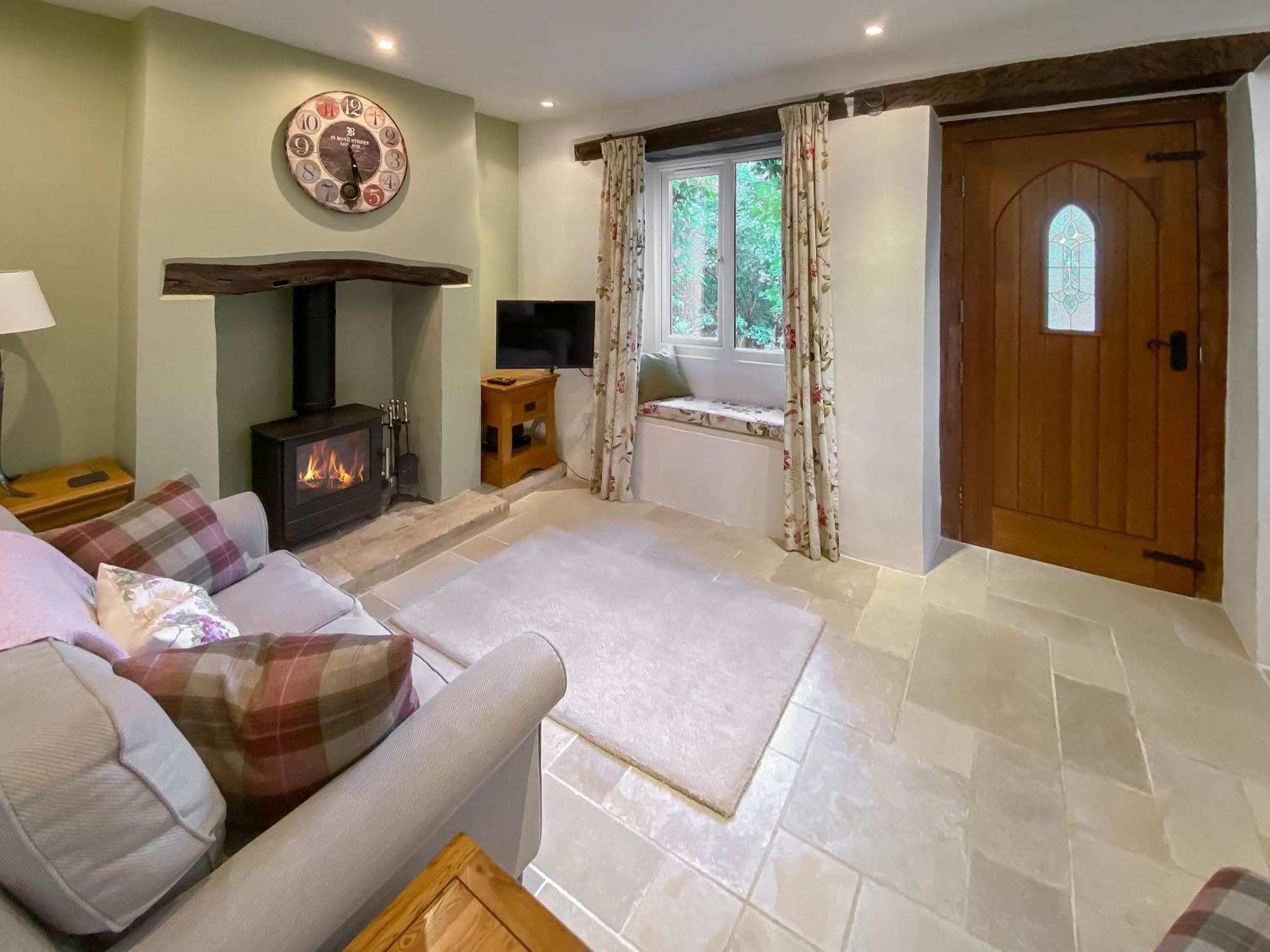 Folly Cottage Avening Bagian luar foto