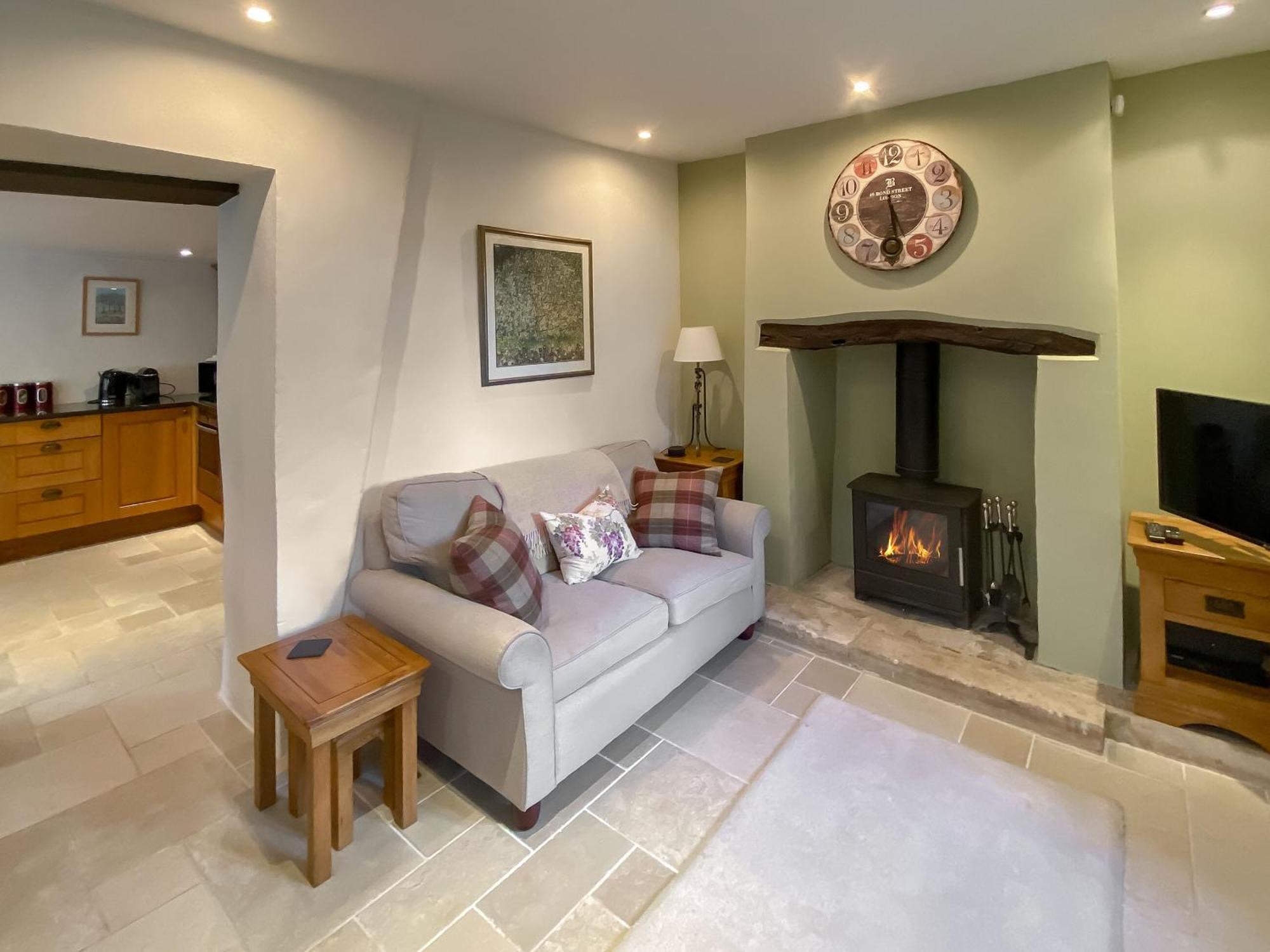Folly Cottage Avening Bagian luar foto