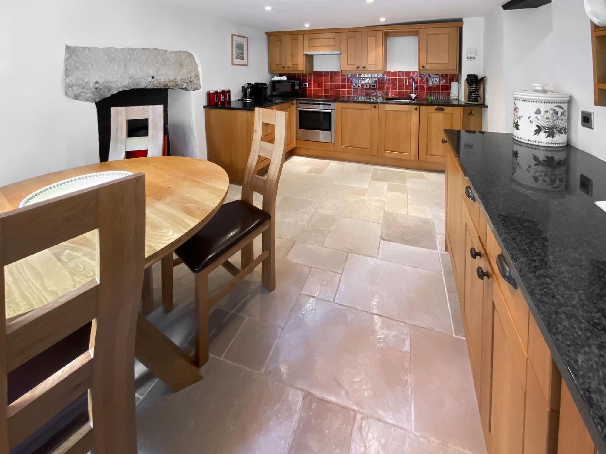 Folly Cottage Avening Bagian luar foto